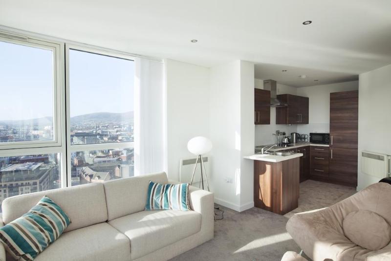 Obel Apartments By Beehosting เบลฟาสต์ ภายนอก รูปภาพ